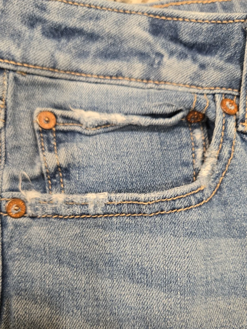 AMERICAN EAGLE HIGH-RISE BAGGY WIDE LEG JEANS. SIZE 12. MEDIUM WASH.